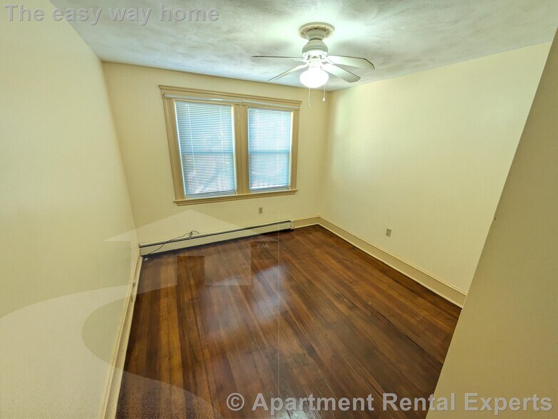 Building Photo - 595 Fellsway W