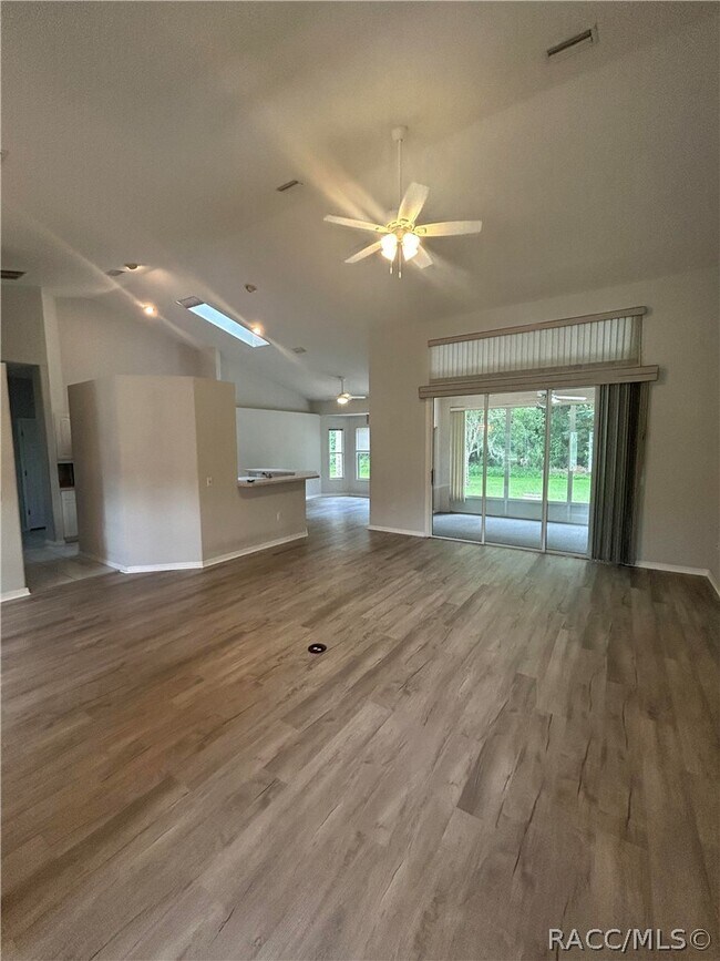 Building Photo - 2675 N Canterbury Lake Dr