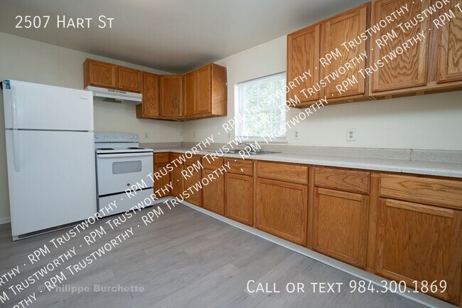 Building Photo - 2507 Hart St
