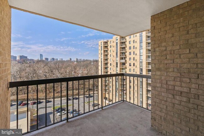Building Photo - 4500 S Four Mile Run Dr