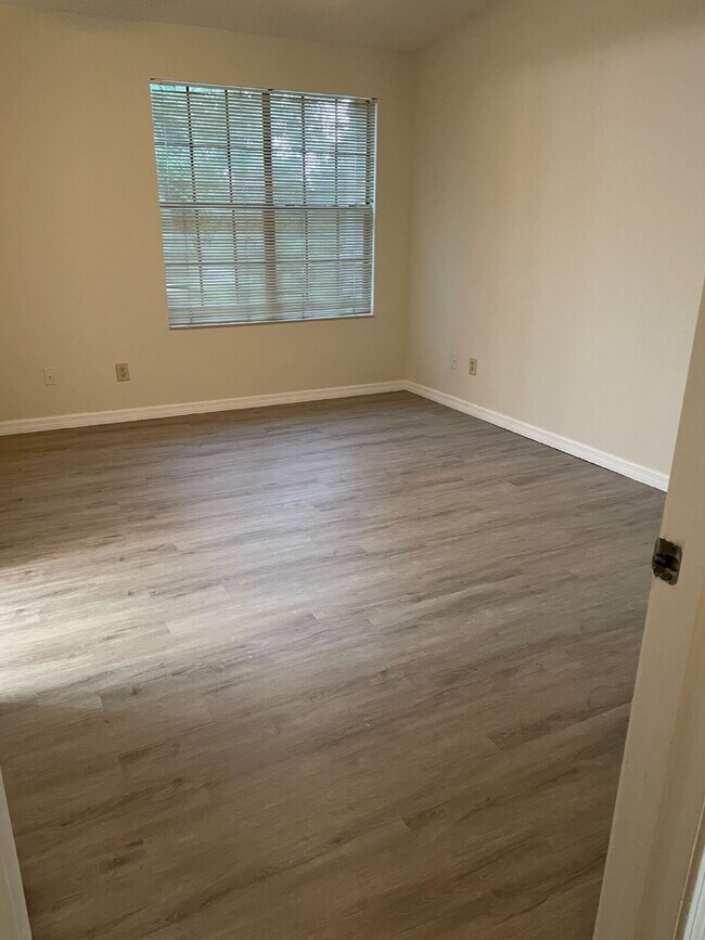 Building Photo - Spacious 3-Bed, 2-Bath Condo Oasis in Beautiful Suntree