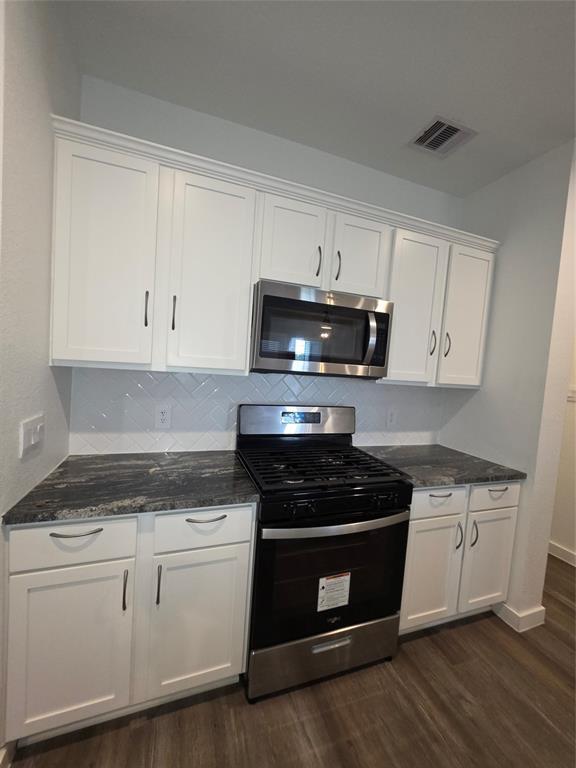 Building Photo - 3013 La Latina Dr