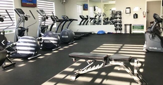 Building Photo - 2 S Bay Hill Dr