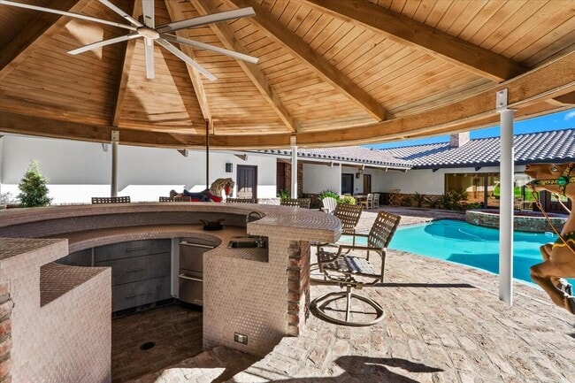 Building Photo - 48731 San Vicente St