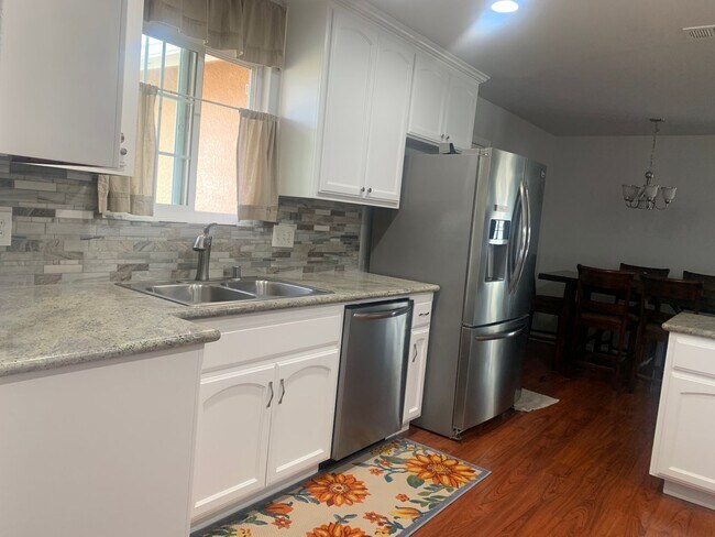 Building Photo - 3 BR 2 BA Available Now