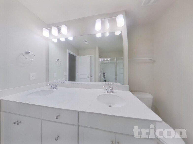 Building Photo - 119 Spring Knoll Dr