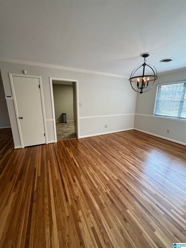 Building Photo - 3712 Country Club Dr S