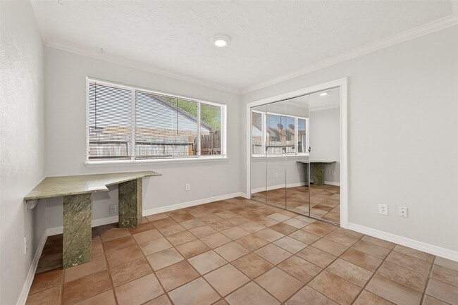 Building Photo - 19531 Woodglen Dr