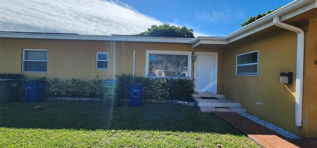 Building Photo - 806 NE 7th St