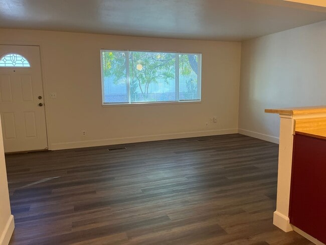 Building Photo - Long Street Townhouse