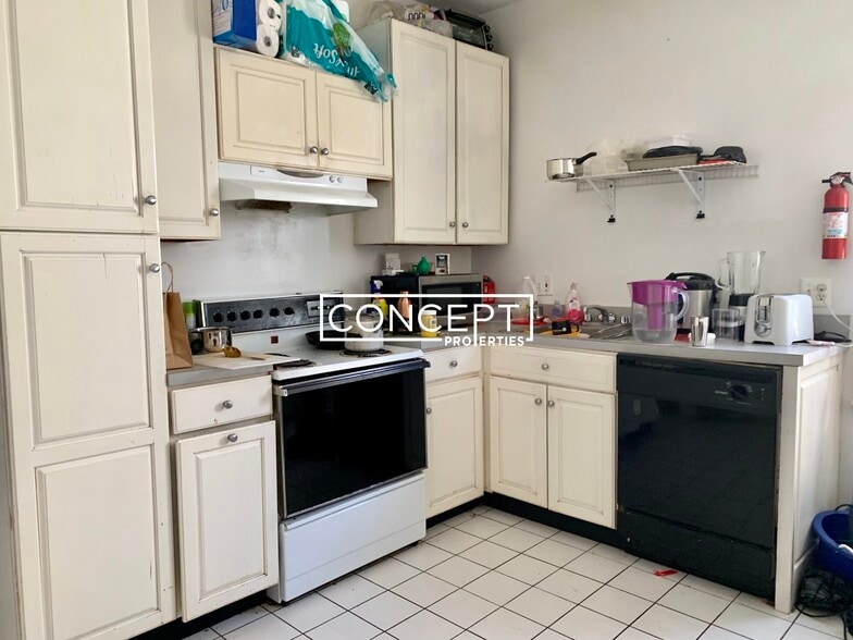 Building Photo - 26 Haskell St