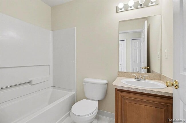 Building Photo - 20006 Hidden Oaks Dr