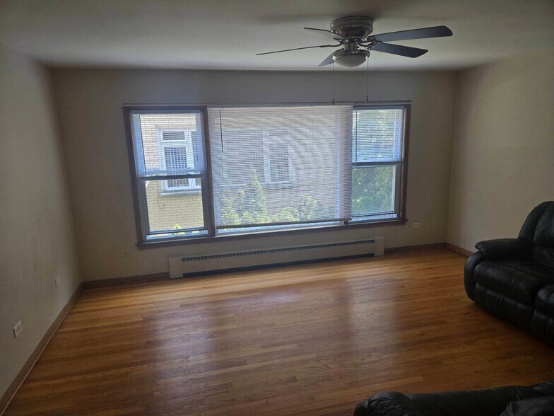 Building Photo - 5757 N Elston Ave