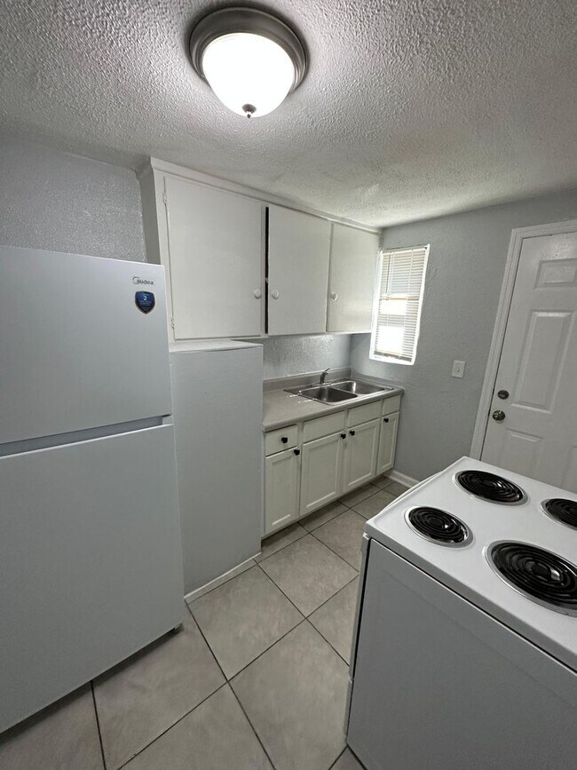 Primary Photo - 2118/2120 Brooklyn Rd.