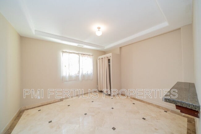 Building Photo - 17425 Cyrus Ln