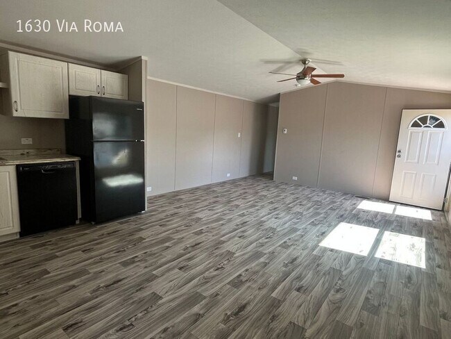 Building Photo - 1630 Via Roma Dr