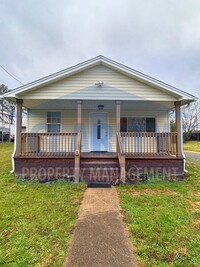 Building Photo - Super cute, remodeled three bedroom home!