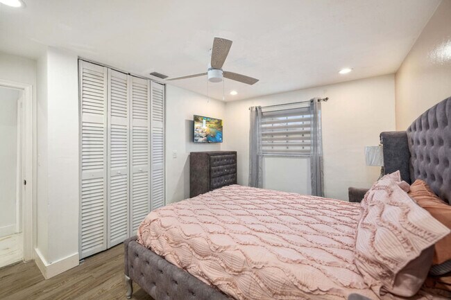 Building Photo - 8444 Sheraton Dr