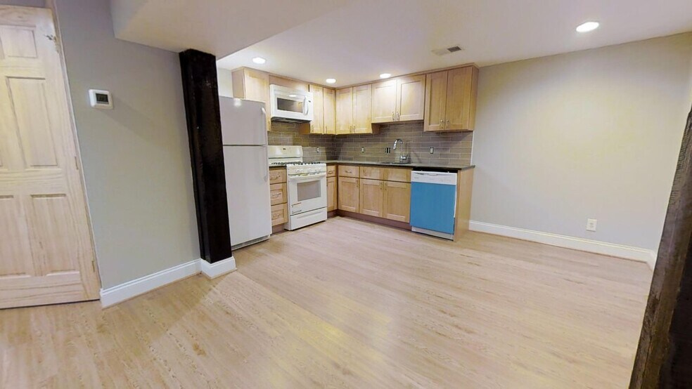 Building Photo - 4201 Roland Ave