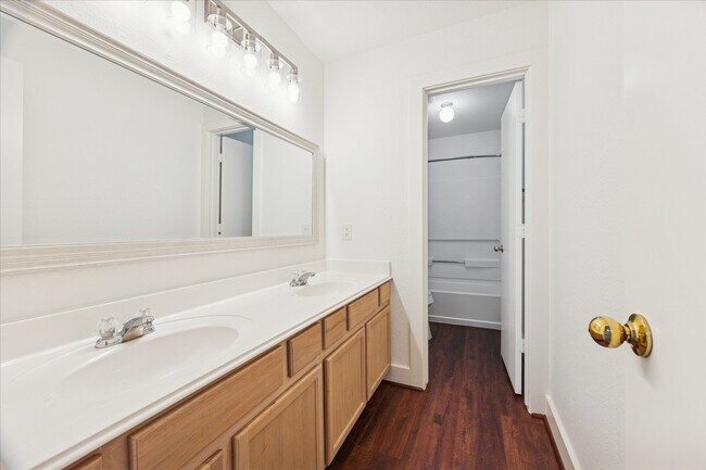 Building Photo - 10727 Cobblecreek Way