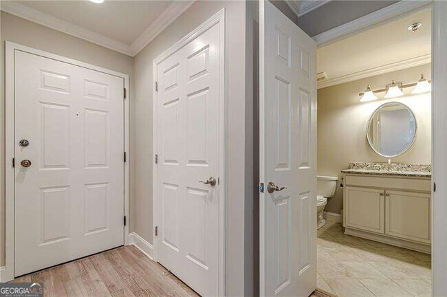 Building Photo - 300 Johnson Ferry Rd