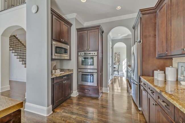 Building Photo - 1127 Glendale Ln