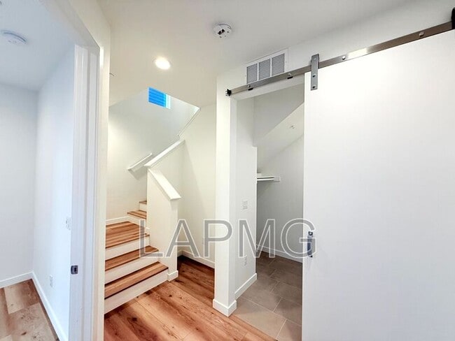 Building Photo - 4334 N Jimson Rd