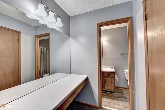 Building Photo - 4068 Buckingham Pl