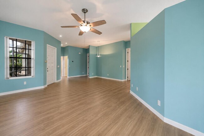 Building Photo - 546 SW New Castle Cove