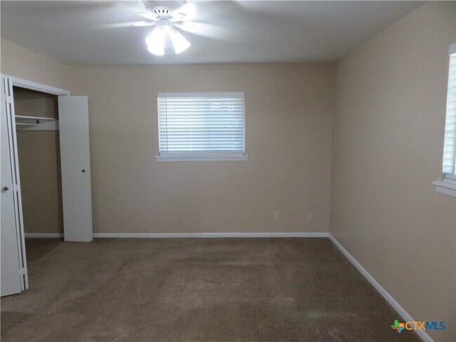 Building Photo - 1339 Mockingbird Ln