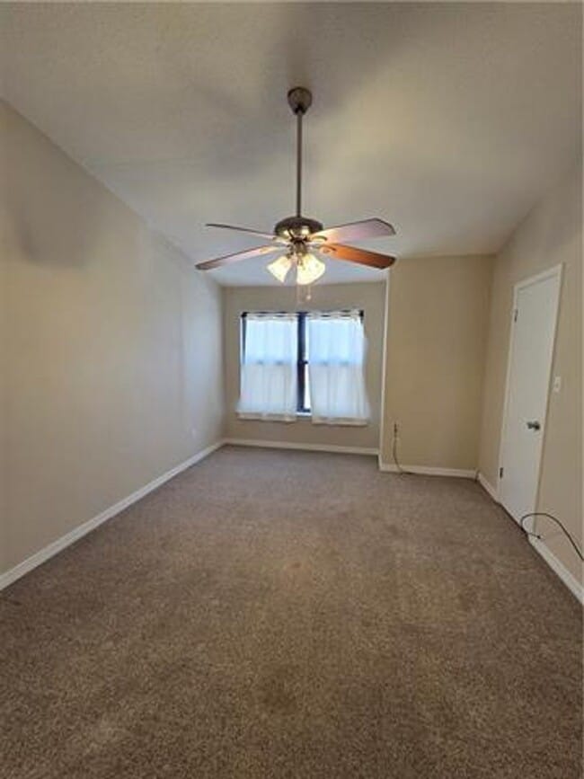 Building Photo - Water Front Condo