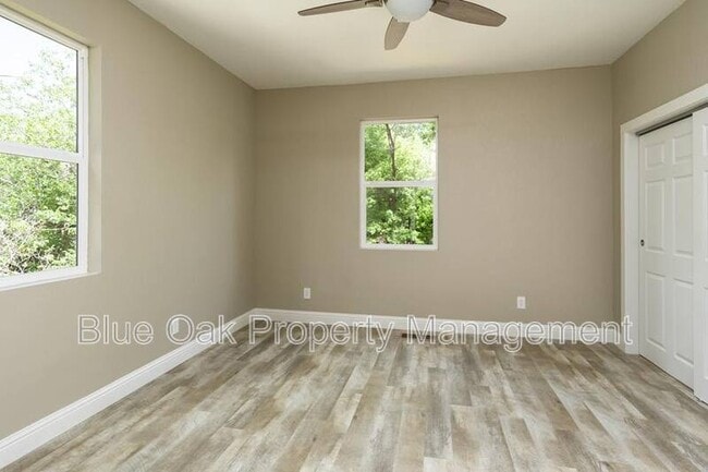 Building Photo - 1507 W 5th St