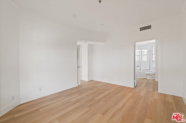 Building Photo - 235 Main St