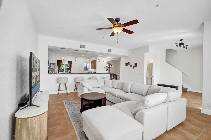 Building Photo - 228-228 SW 6th Ct