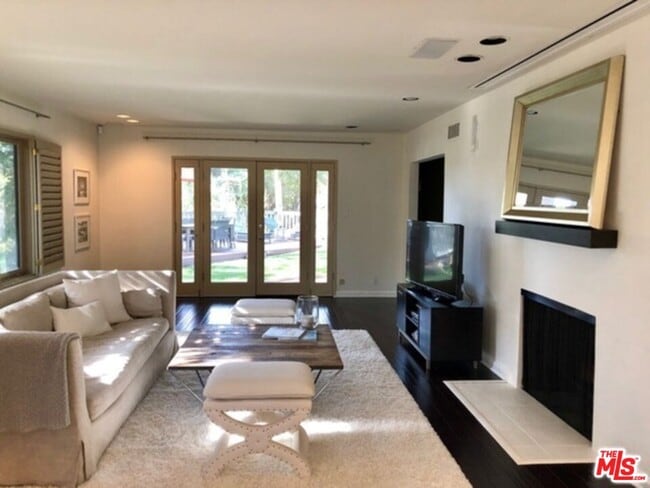 Building Photo - 8049 Briar Summit Dr