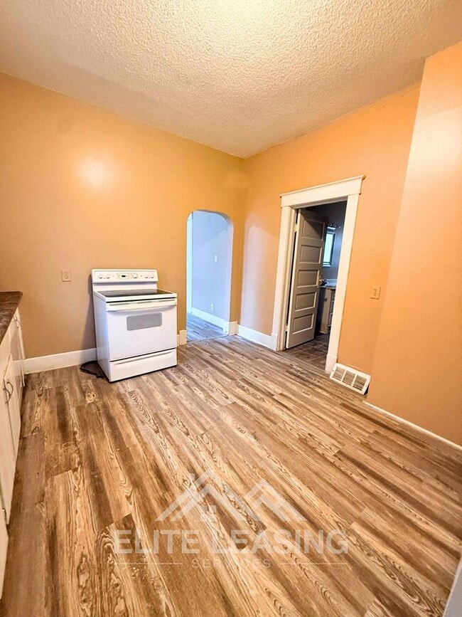Building Photo - Charming & Spacious 3-Bedroom Rental in Topeka’s Oakland Neighborhood!