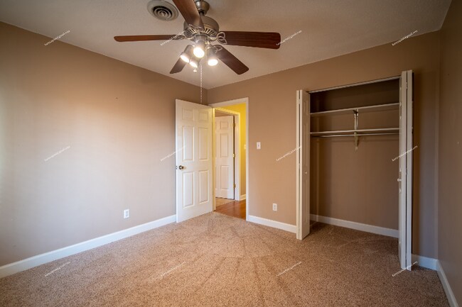 Building Photo - 8709 Olde Colony Trail