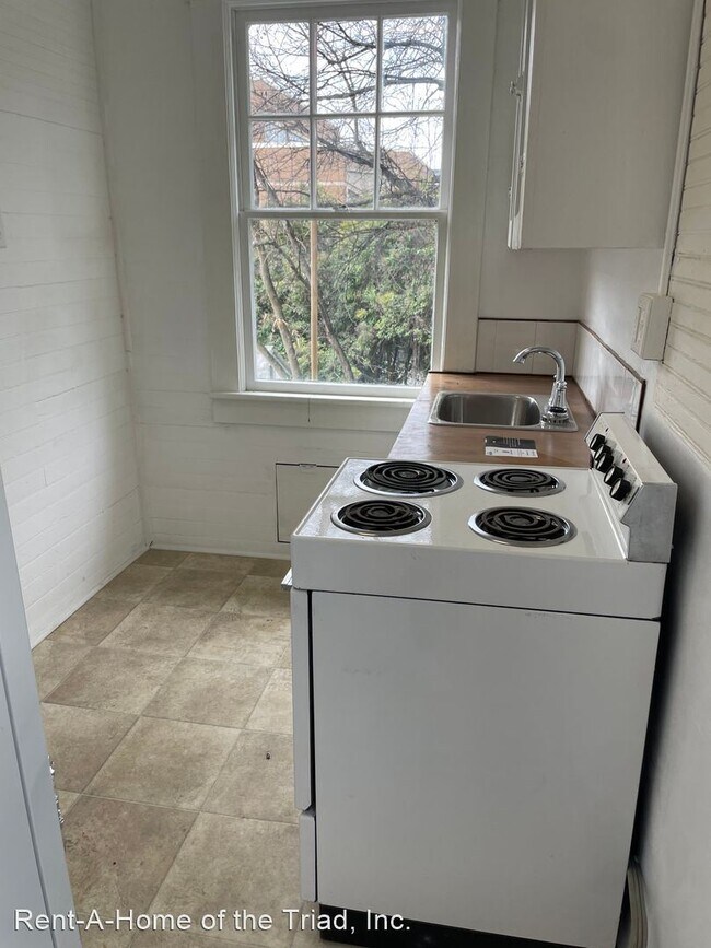 Building Photo - 2 br, 1 bath House - 322 A  S Tate Street ...
