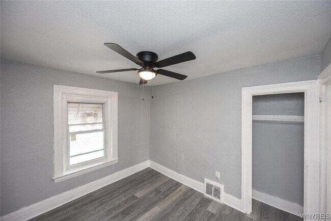 Building Photo - 1023 15th St