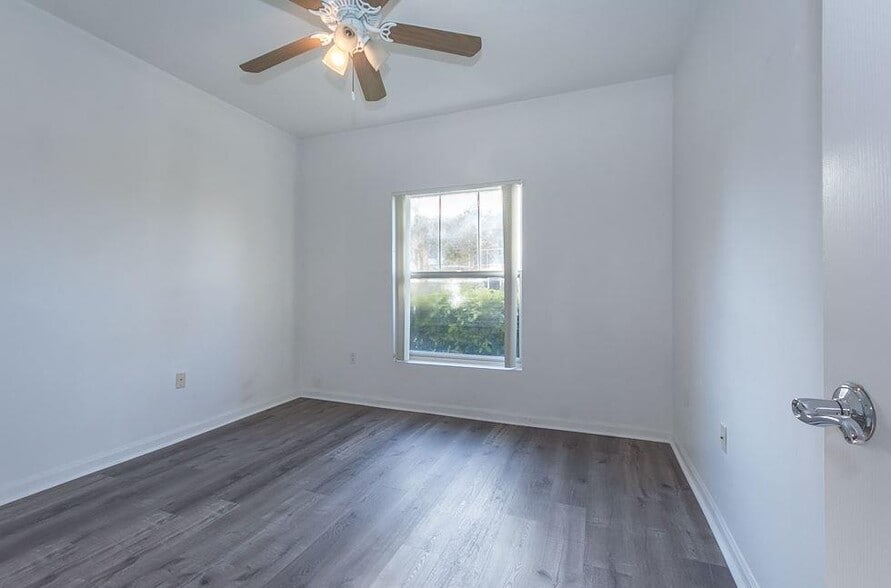 Building Photo - 5080 Fairways Cir