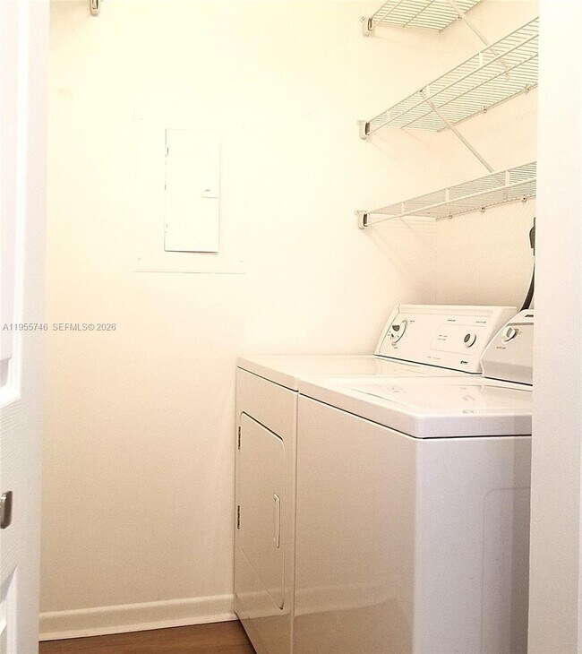 Building Photo - 19999 E Country Club Dr