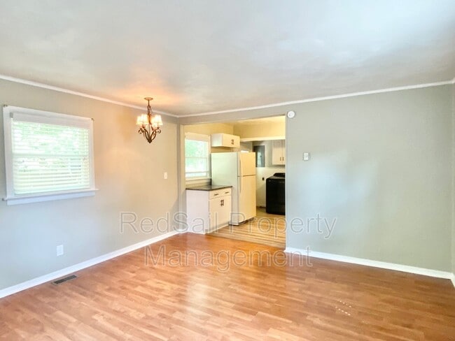 Building Photo - 1343 Sheppard Ave
