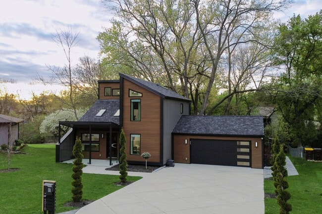 Building Photo - 4016 Eaton Dr