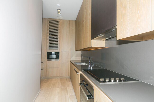 Building Photo - KOULA 2b2b1pkg Ready to Move In!