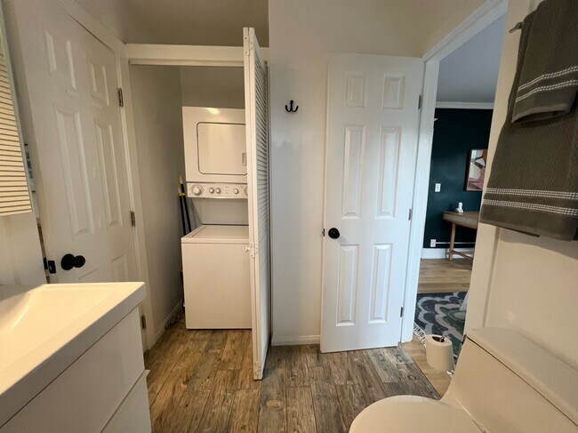 Washer/Dryer - 2813 2nd Ave