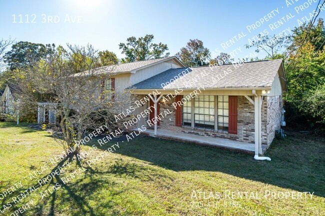 Building Photo - Newly Renovated Home in a Gorgeous Neighbo...