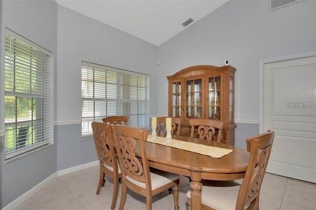 Building Photo - 2008 Proude St