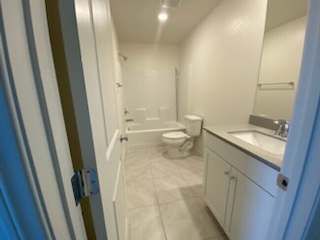 Building Photo - Gorgeous 4 bedroom ENERGY STAR certified 2...