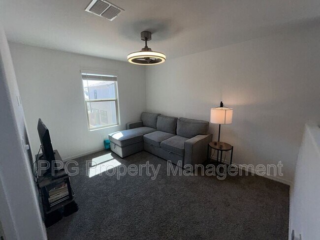 Building Photo - 14118 W Hackamore Dr
