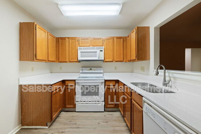 Building Photo - 255 Barclay Ave